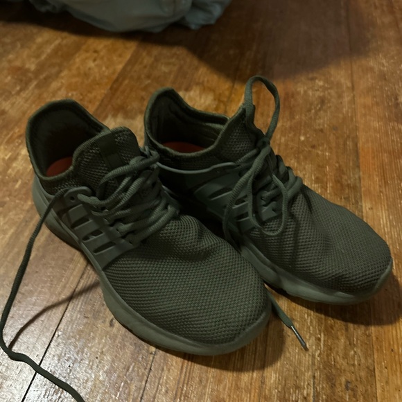 Dark green tennis shoes - Picture 1 of 3